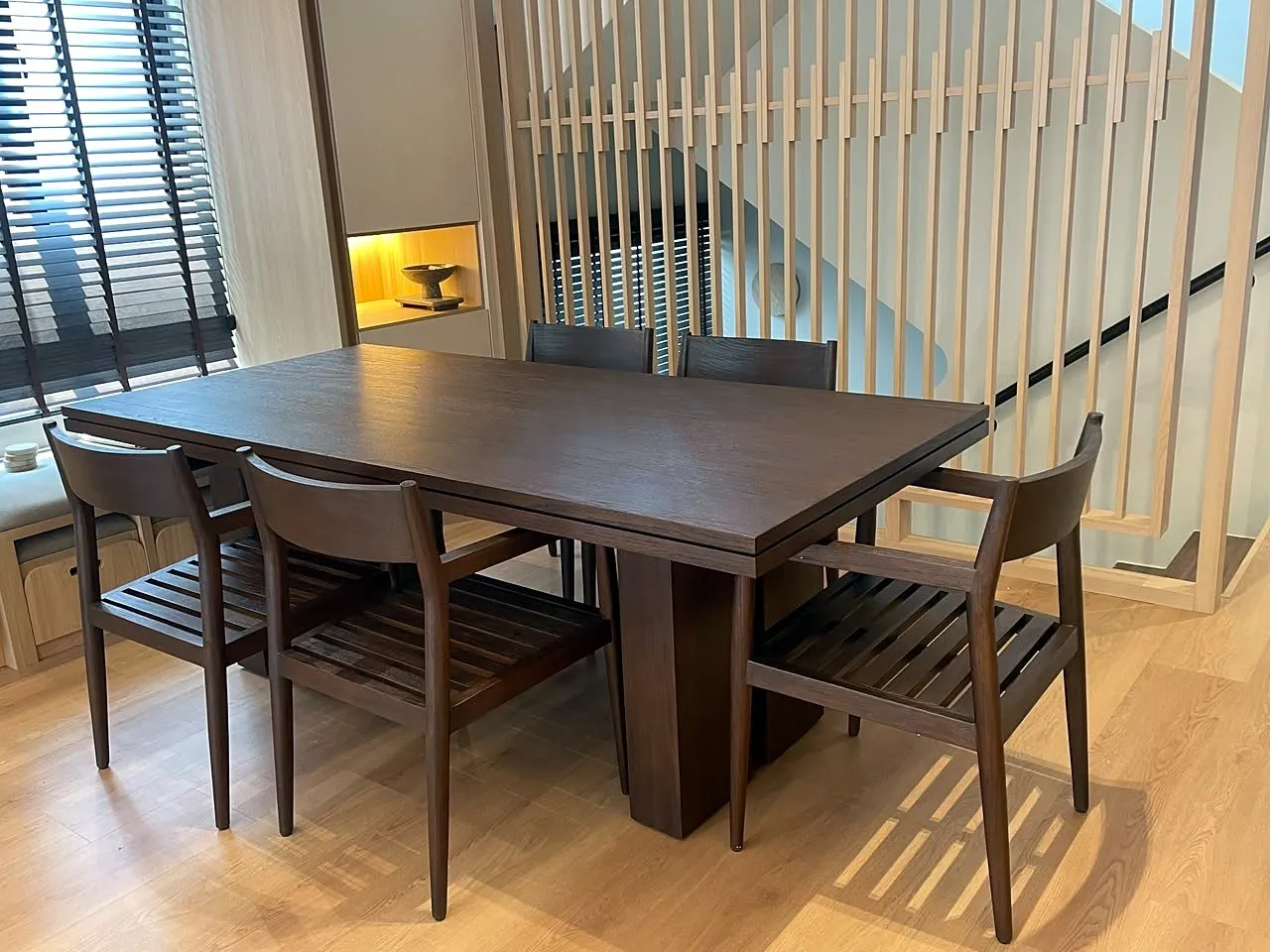 Dining Room: Caruso Dining Table with Lizzy Chair, Installation 01